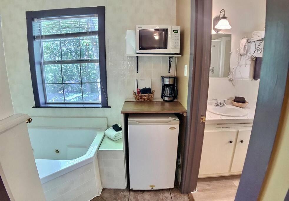 D'Vinery Rock Cottage/ #6 Eureka Springs Εξωτερικό φωτογραφία